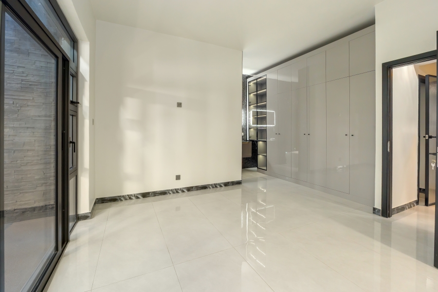 6 Bedroom Property for Sale in Sandown Western Cape